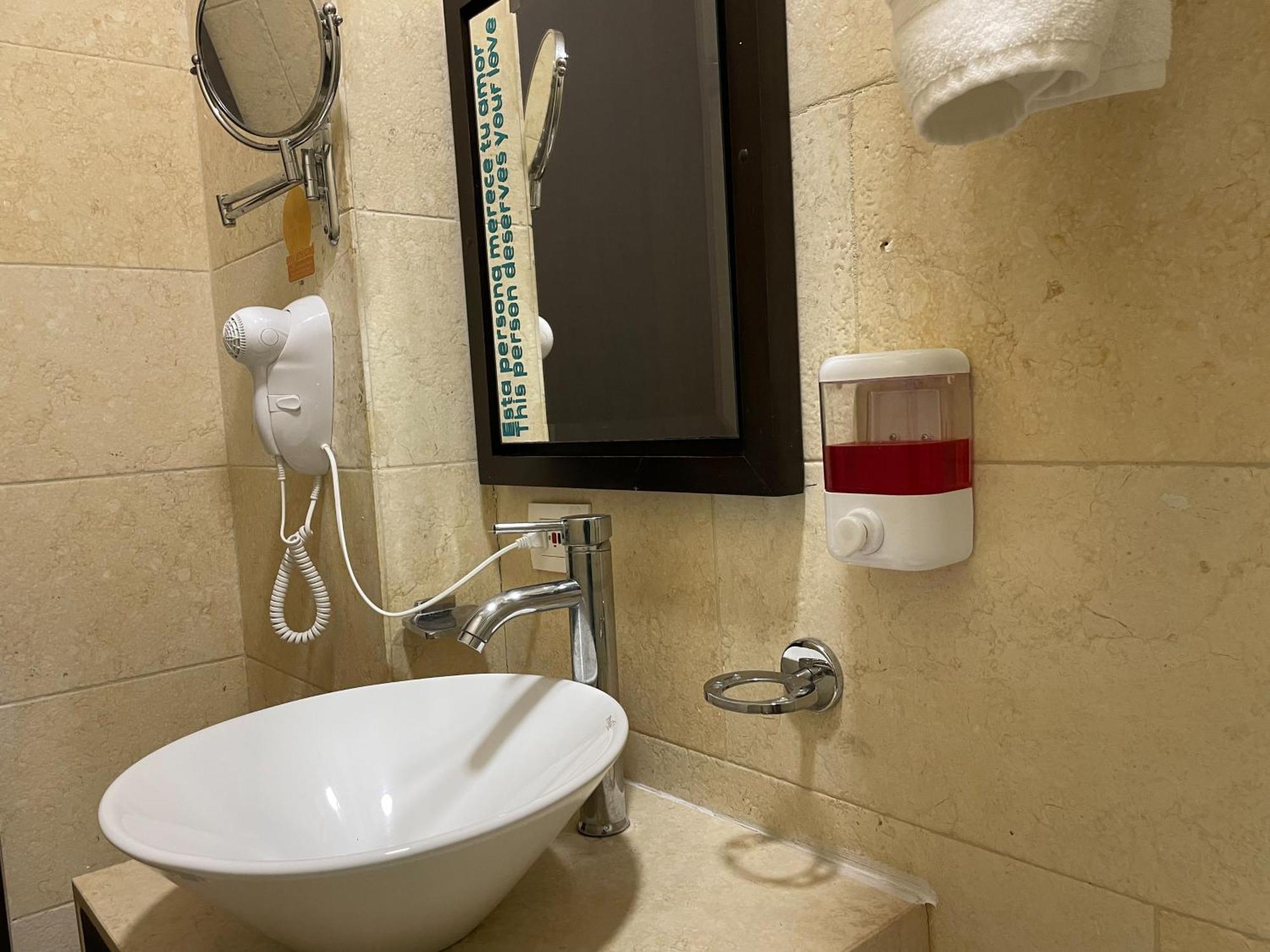 Hotel Bolivariana Plaza 메딜린 외부 사진